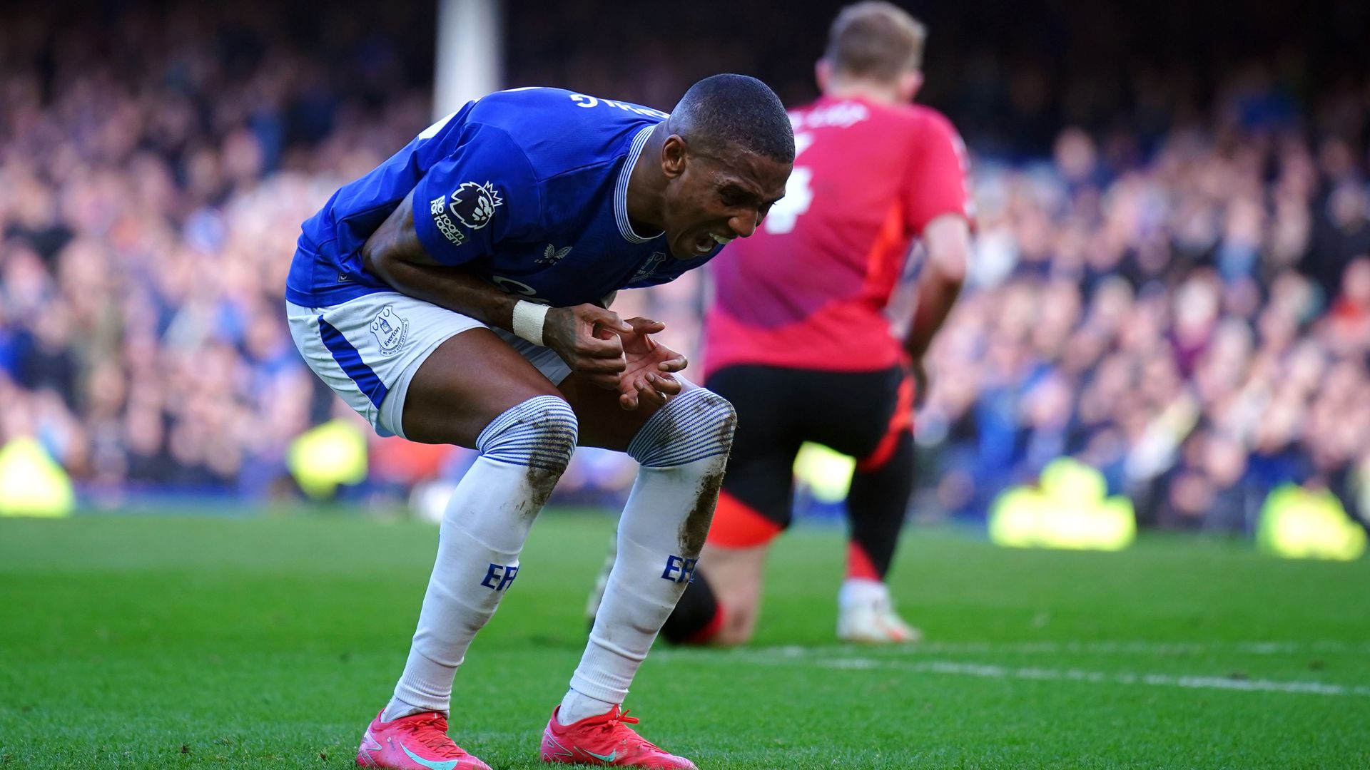 Reaction as Man Utd come from two down to draw at Everton LIVE!