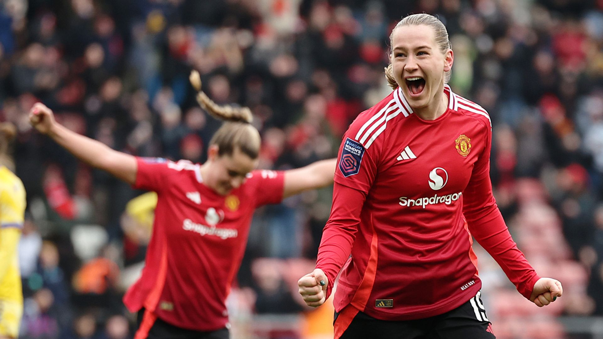 WSL LIVE! Man Utd score third vs Palace & rampant Arsenal three up on Spurs