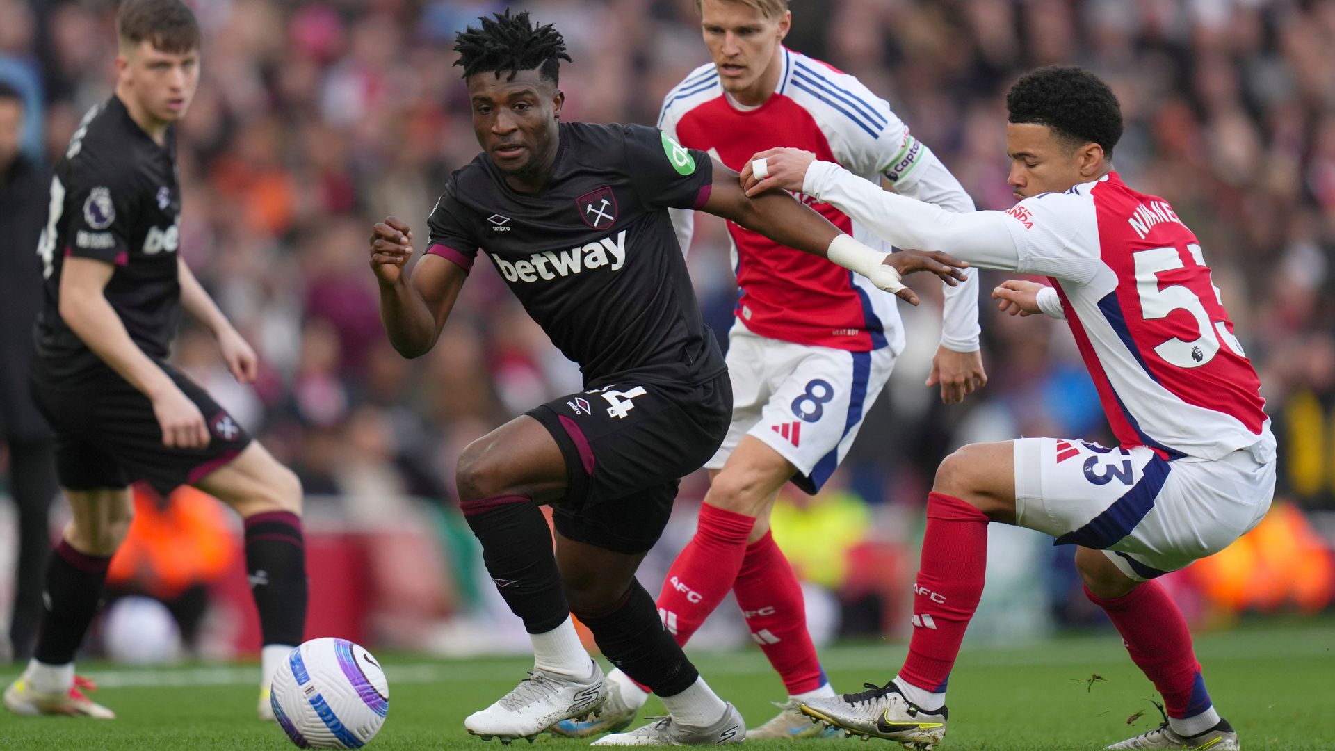 Lewis-Skelly sent off with Arsenal trailing West Ham LIVE!