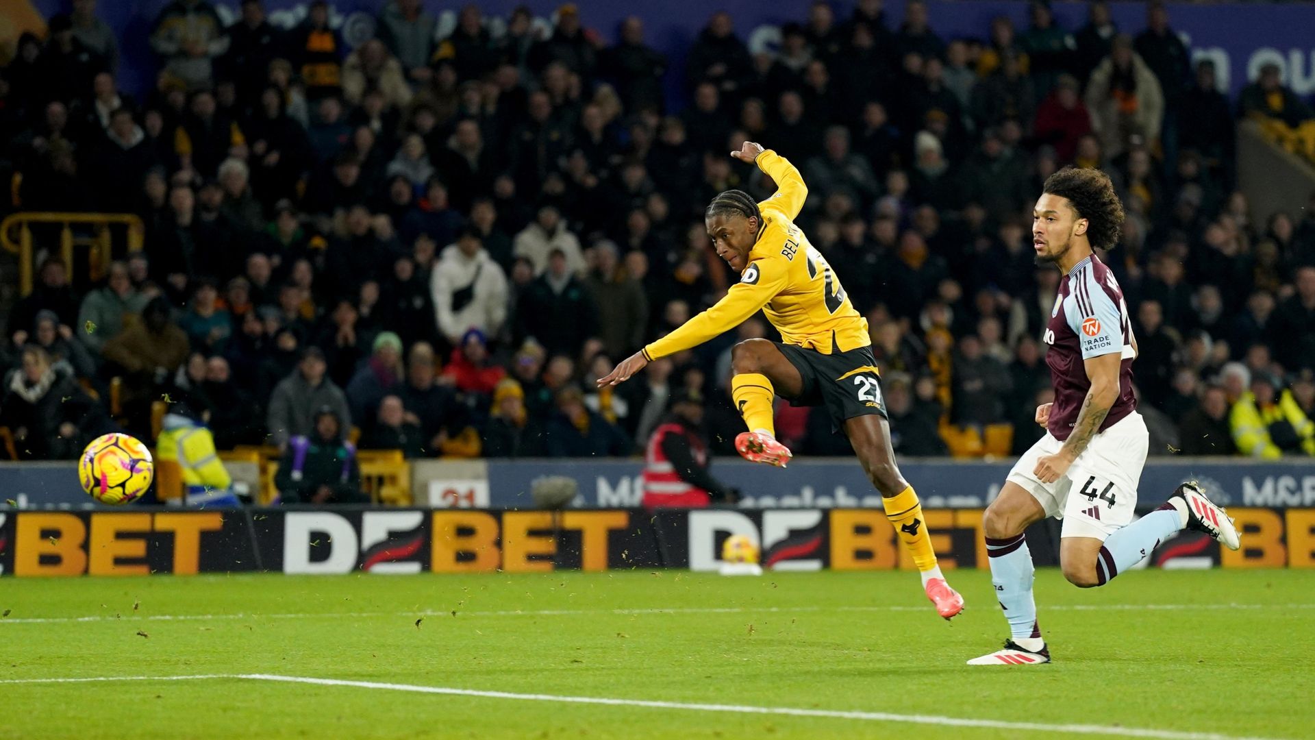 Wolves lead Villa at Molineux LIVE! & highlights