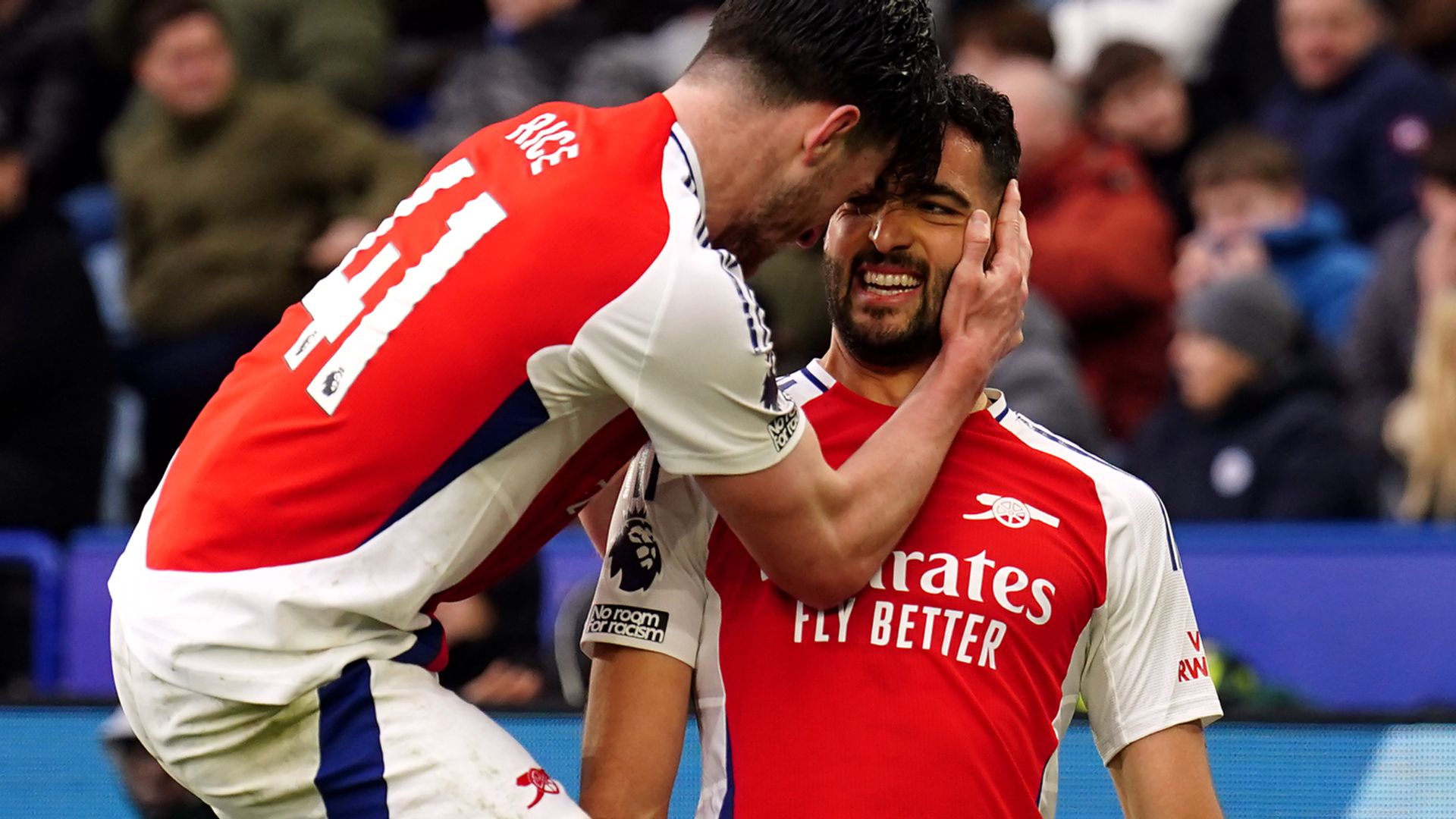 Makeshift forward Merino nets double to fire Arsenal past Leicester