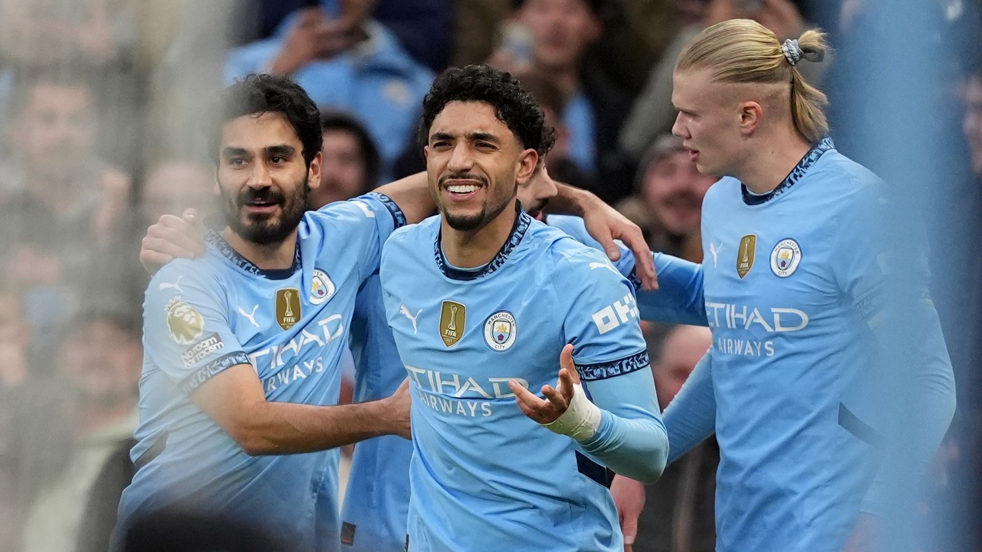 Man City thrashing Newcastle as Marmoush scores 14-min hat-trick LIVE!