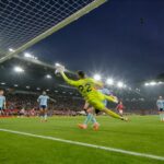 Stunning Raya stop denies Man Utd last-gasp winner