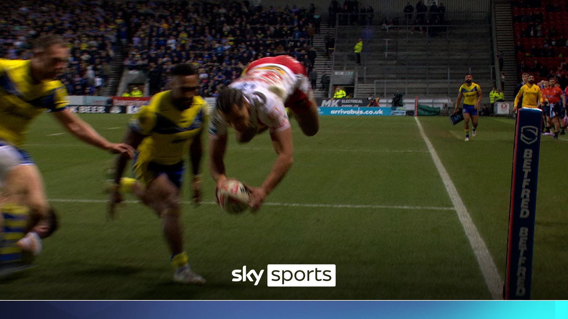 Sambou marks St Helens debut with acrobatic try!