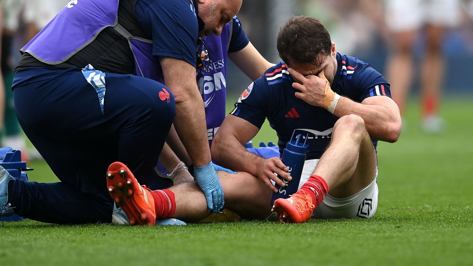 France fume at Ireland after Dupont suffers ‘serious’ knee injury