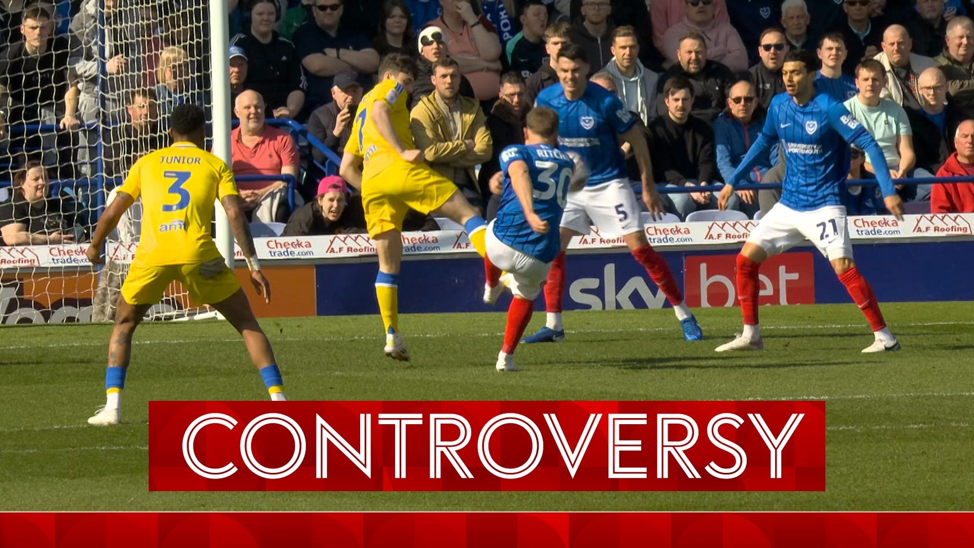 ‘Ritchie is very, very lucky’ | Should Leeds have been awarded a penalty?