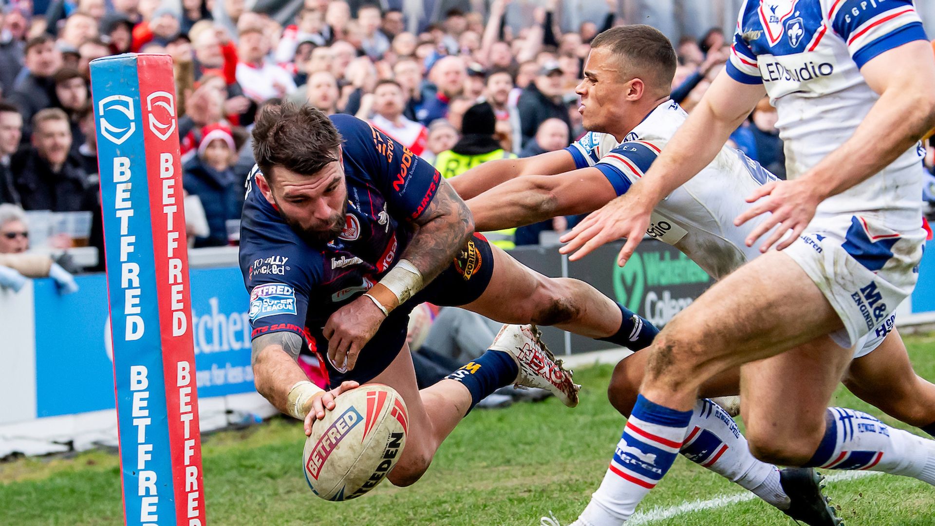 Saints win at Wakefield to move top of Super League