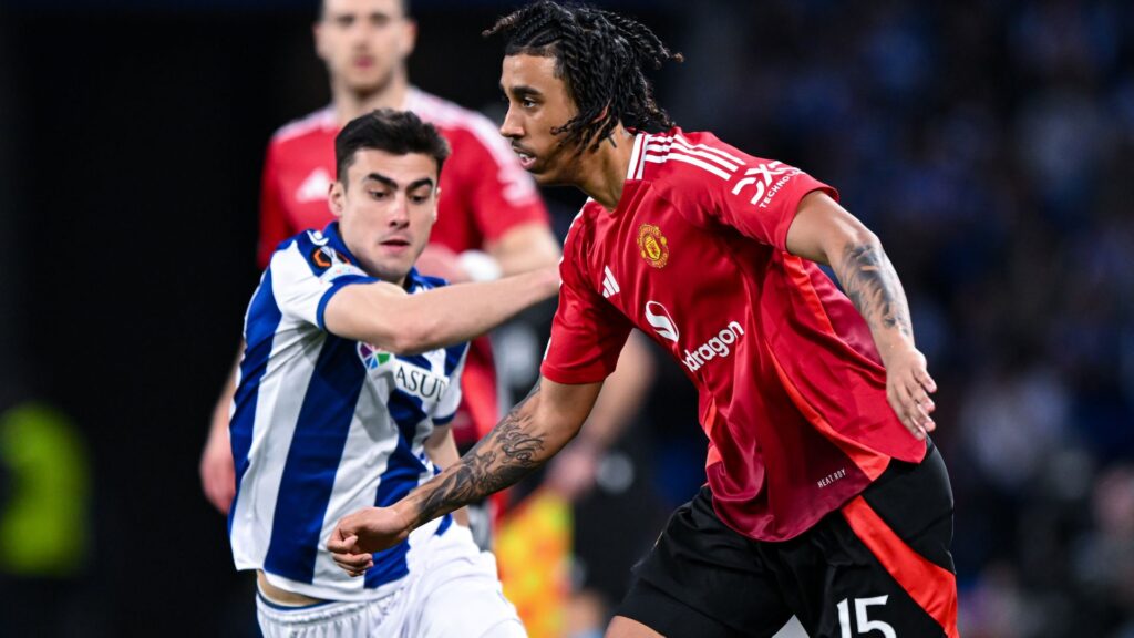 Man Utd’s Fernandes sees shot cleared off the line at Sociedad LIVE!