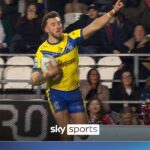 Catch him if you can! Ashton puts on the AFTERBURNERS for Warrington try!