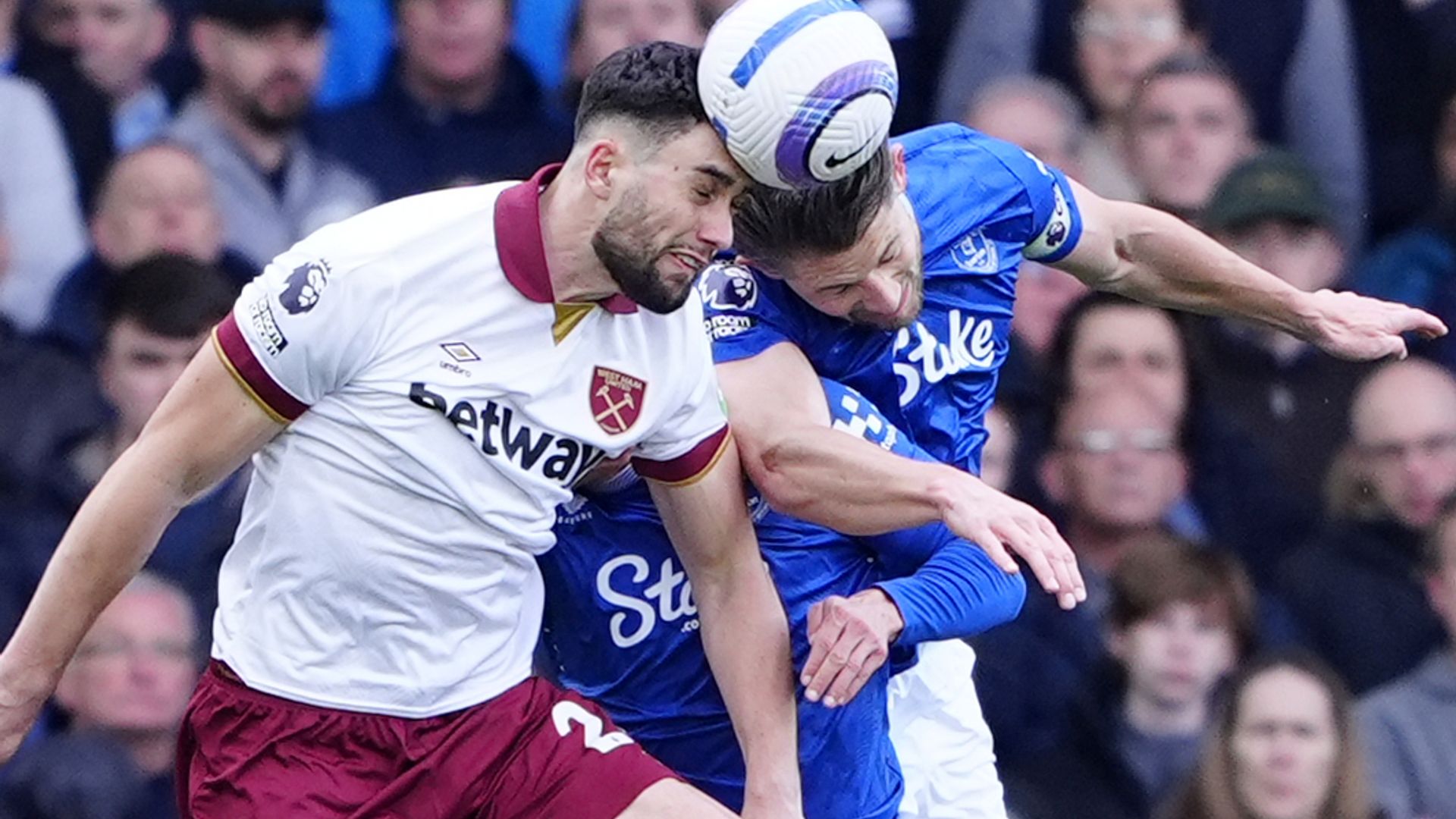 O’Brien levels for Everton in stoppage-time against West Ham LIVE!